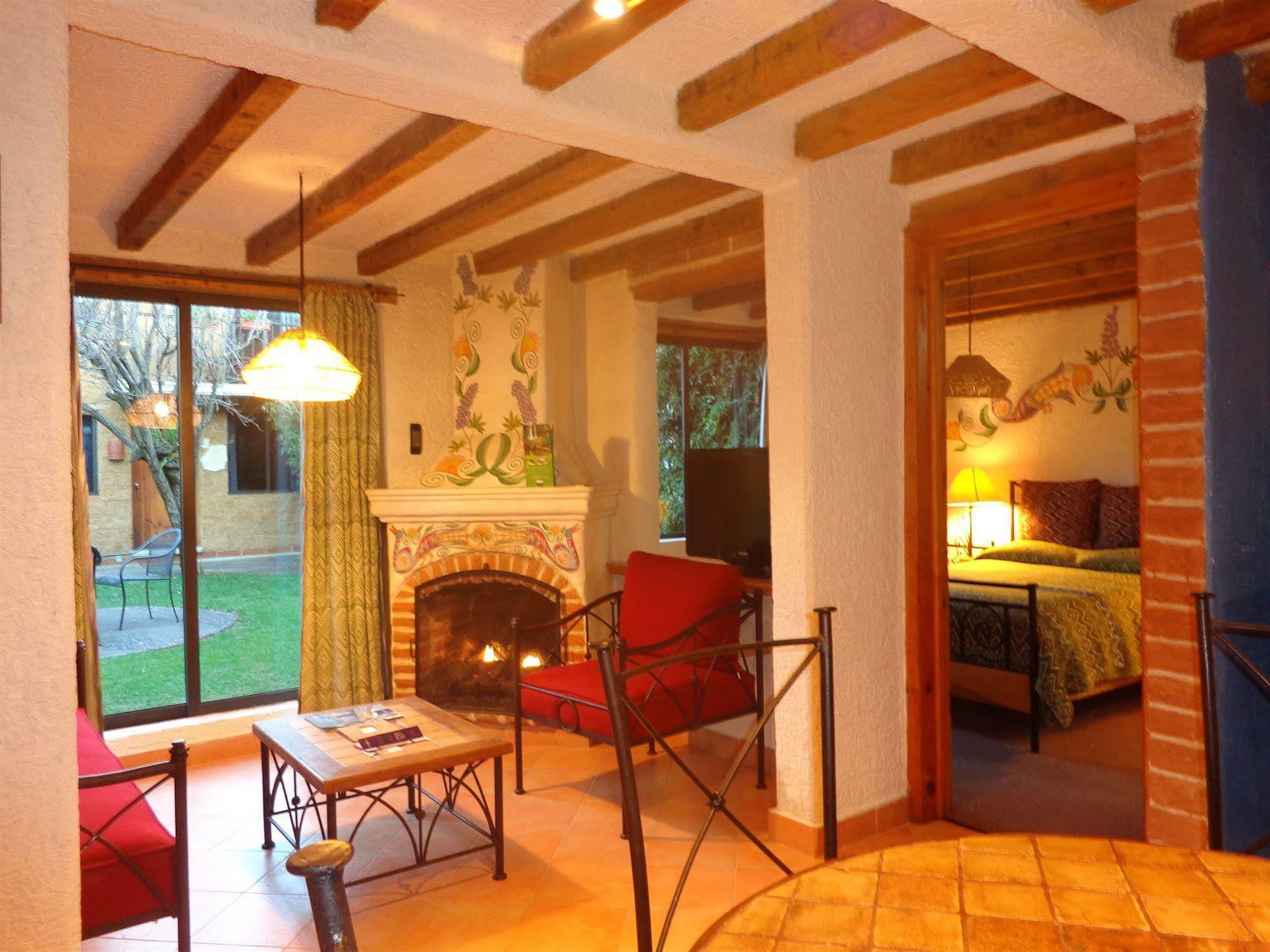 Hotel Villas Casa Morada ซานกริสโตบัล เด ลาสกาซาส ภายนอก รูปภาพ